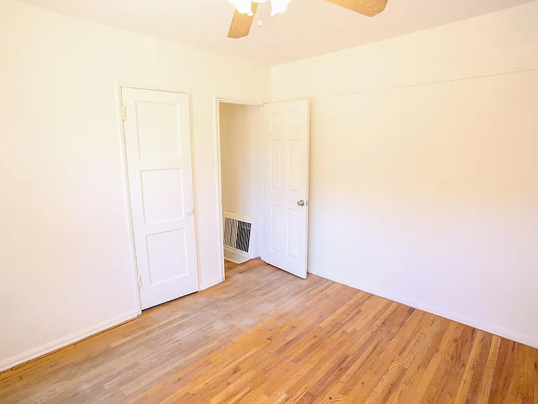 19422 Archwood St — Photo 28