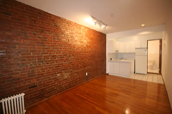 Rented by HH Realty | media 15