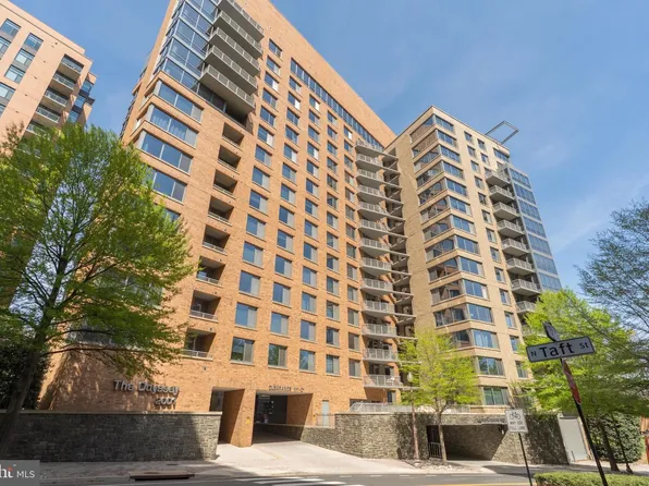 2001 15th St N APT 720, Arlington, VA 22201