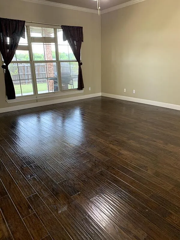 4 bed, 2.0 bath, 2088 sqft, $2,300 — Photo 4