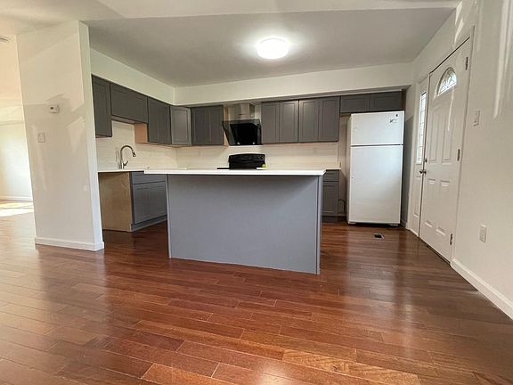 3rd image of 4814 Grand Bend Dr