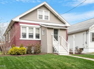 54 Holmes Ct, Albany, NY 12209