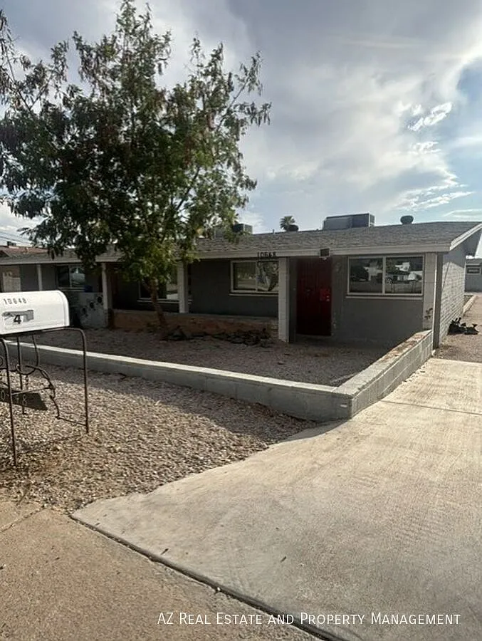 Bright Phoenix Apartment In A Prime Central Location !First Month Free W/ 13-Month Lease! No Admi... — Photo 1