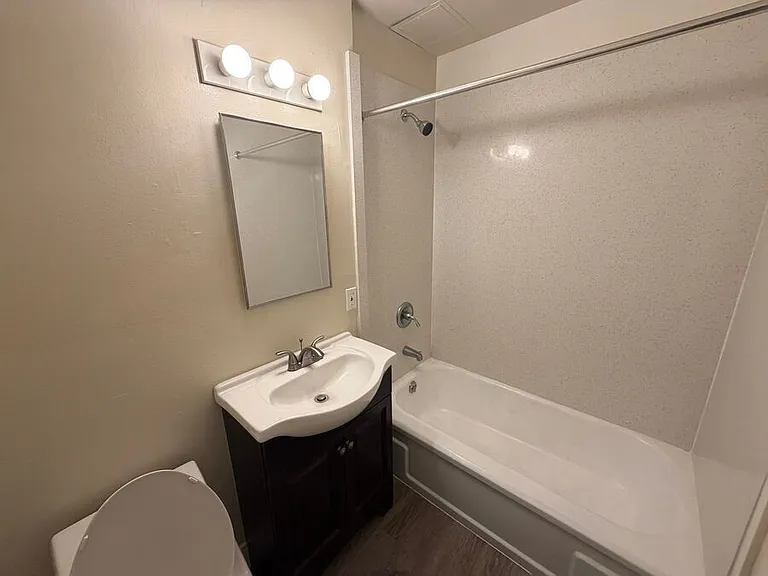 2255 Hearst — Photo 6