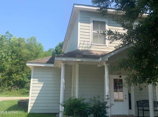 127 Earle Taylor Ln, Ocean Springs, MS 39564