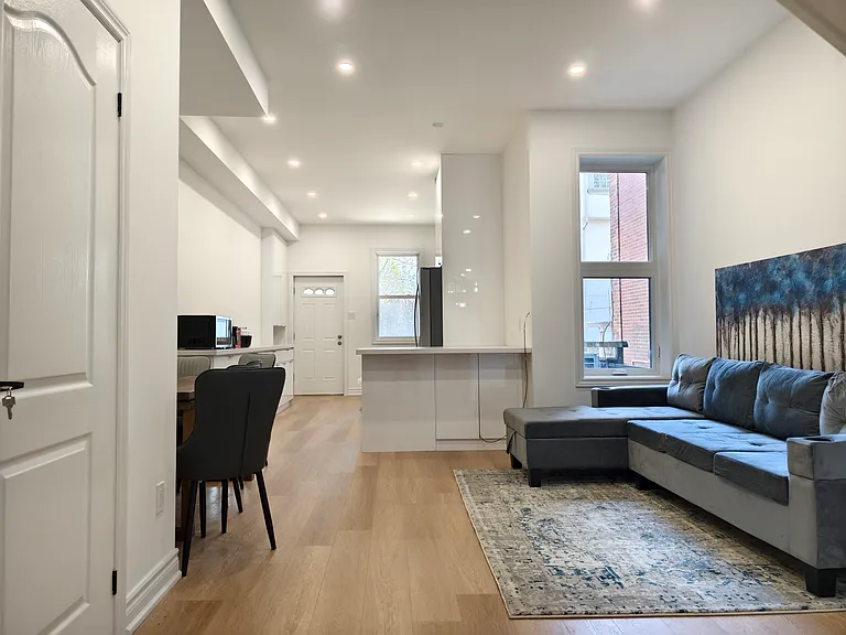 65 Sussex Ave — Photo 3