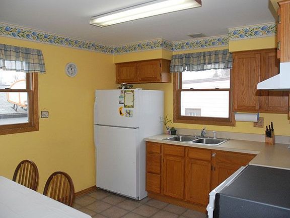 Light and Airy Eat In Kitchen