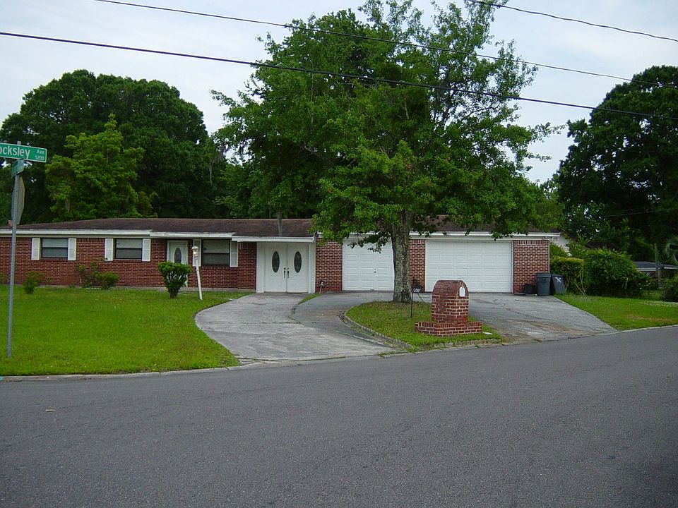 Brick home w/circular driveway