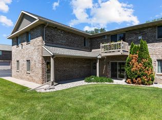 3323 N Casaloma Dr APT 50, Appleton, WI 54913