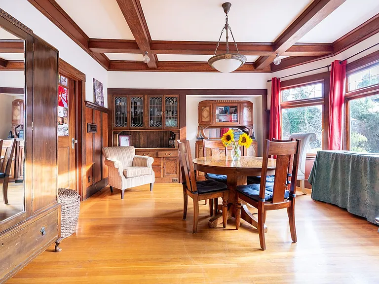 348 Warwick Ave — Photo 3