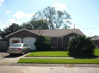 1804 Green Oak Dr, Gretna, LA 70056