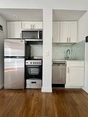 35 W 64th St #8B Photo 1