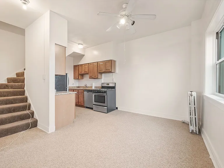1055 W. Granville — Photo 9