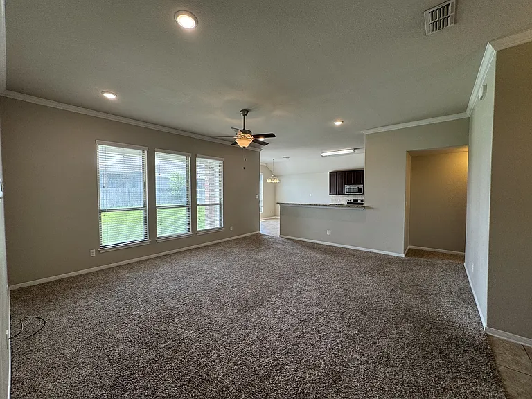 5611 Markham Dr — Photo 5