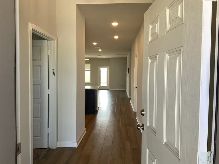 909 James Parker Cir — Photo 3