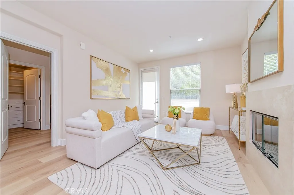 2 bed, 1220 sqft, $3,950 — Photo 4