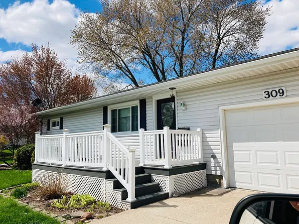 309 NW 8th Ave, Aledo, IL 61231