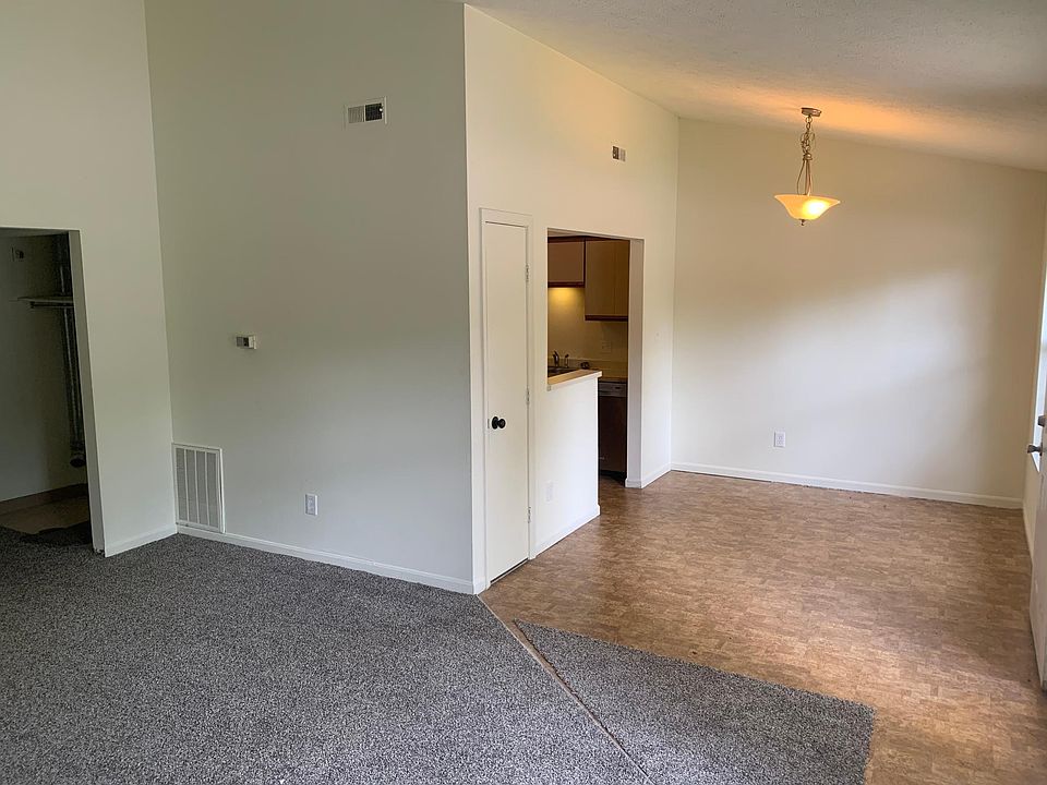 1st image of 202 Rosemarie Dr #6