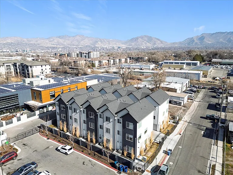 238 W Paramount Ave — Photo 13