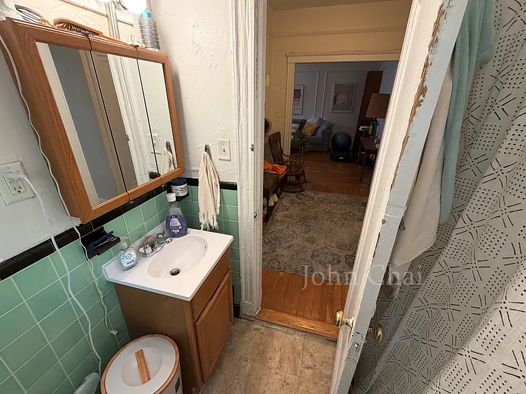 70 Chiswick Rd #4 — Photo 29