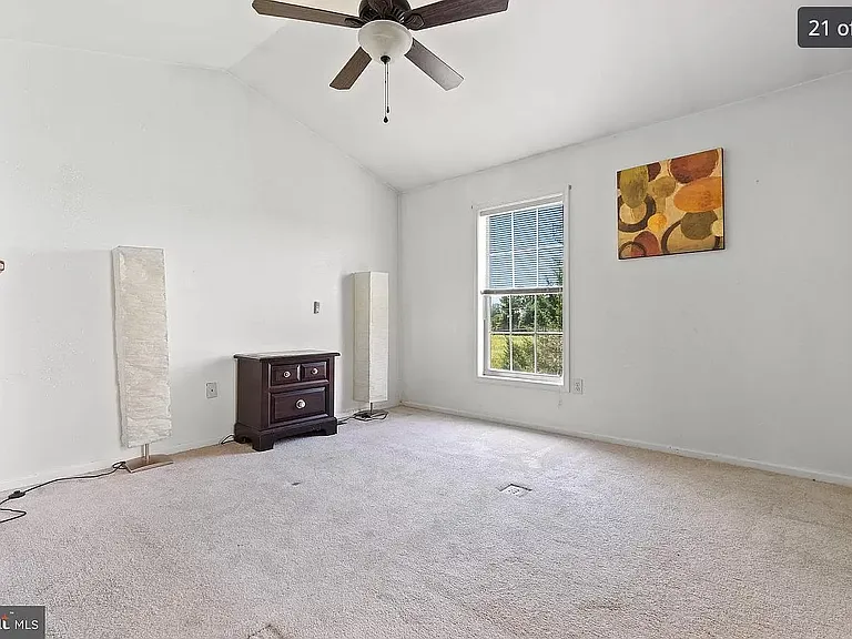 124 Versailles Ct — Photo 2