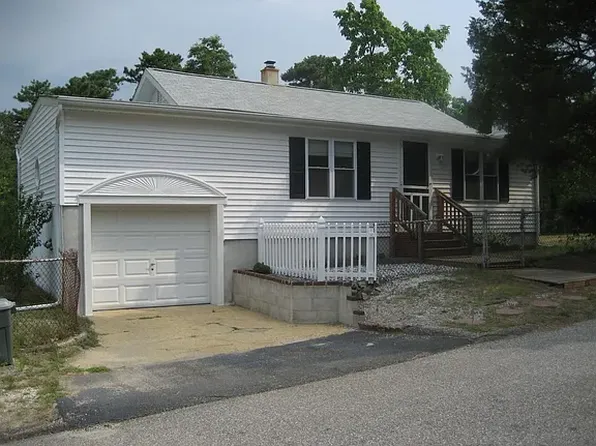 1033 Montgomery Ave, Toms River, NJ 08757