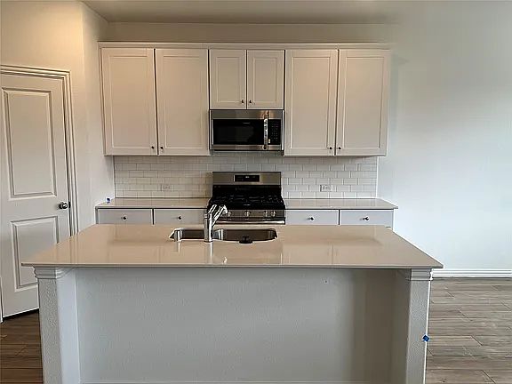5th image of 2134 Croton Ave