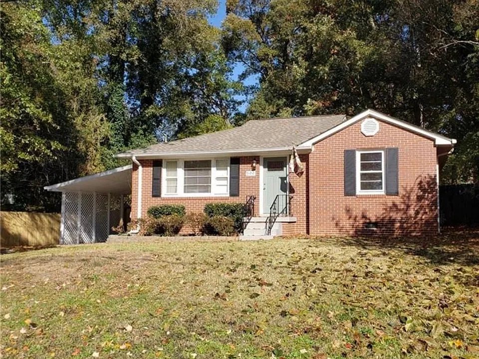 599 Kennesaw Dr SE