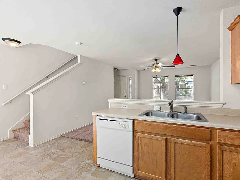 280 Strawn — Photo 8