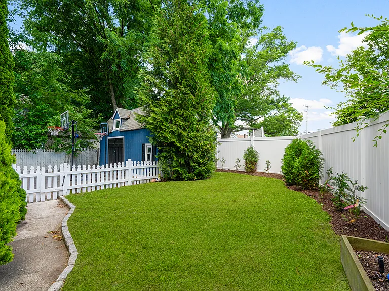 315 Maple Ave — Photo 5