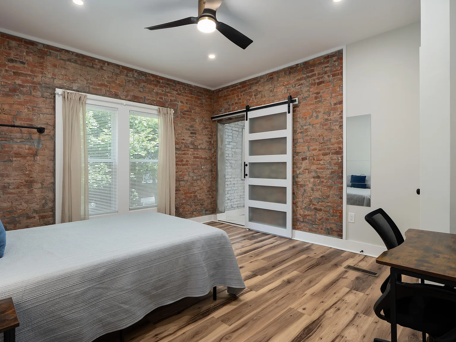 4 bed, 4.0 bath, 2663 sqft, $1,481 — Photo 2