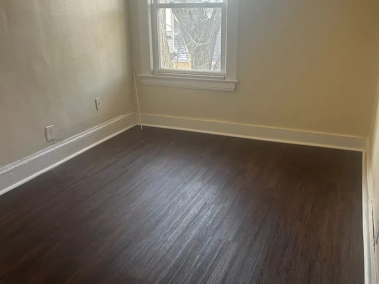 1442 E 115th St #4 — Photo 9
