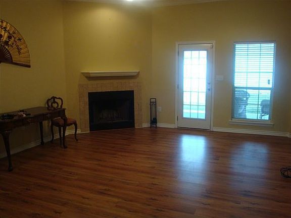 5th image of 520 Lexington Dr