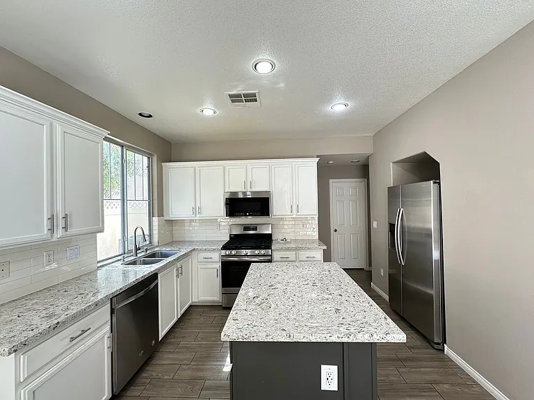 7536 French Springs St — Photo 5