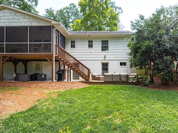 3rd image of 4002 Dogwood Dr