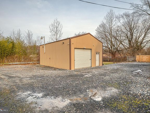 5th image of 8111 Raymond Ave