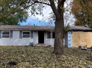 915 E College Ave, Carthage, MO 64836