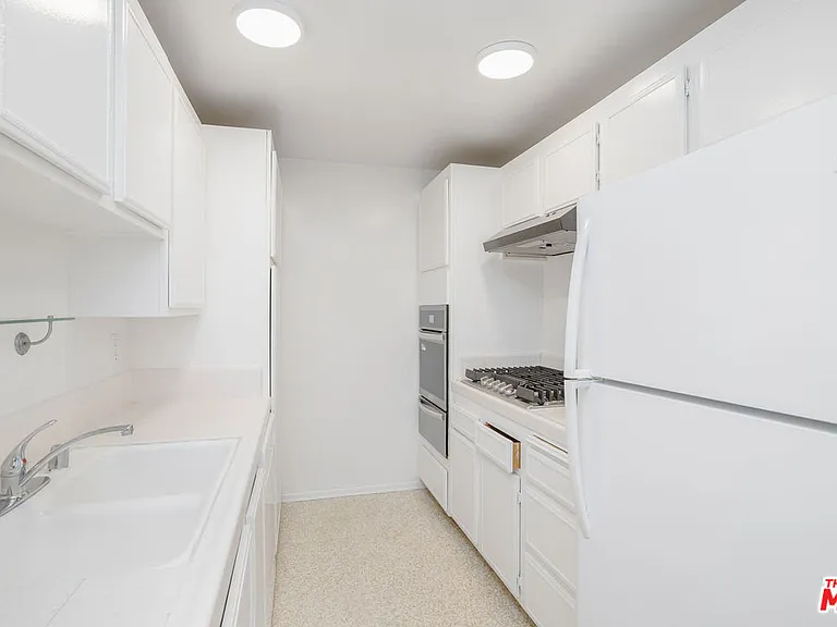 953 4th St — Photo 8
