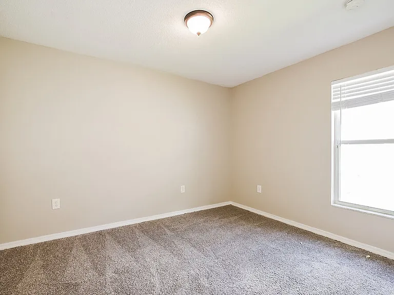 1718 Putney Cir — Photo 12