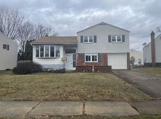 2164 Abington Rd, Bethlehem, PA 18018