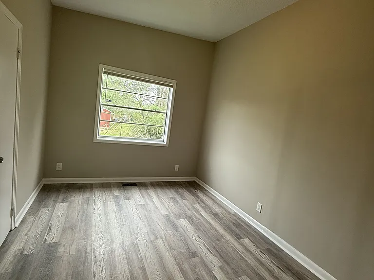 913 Daniel Cir — Photo 10