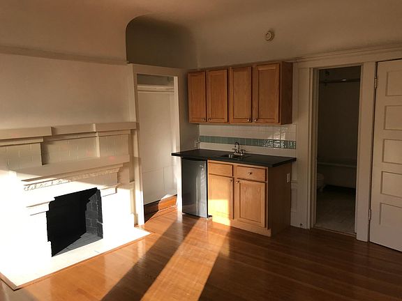 3rd image of 118A 20th Ave #A