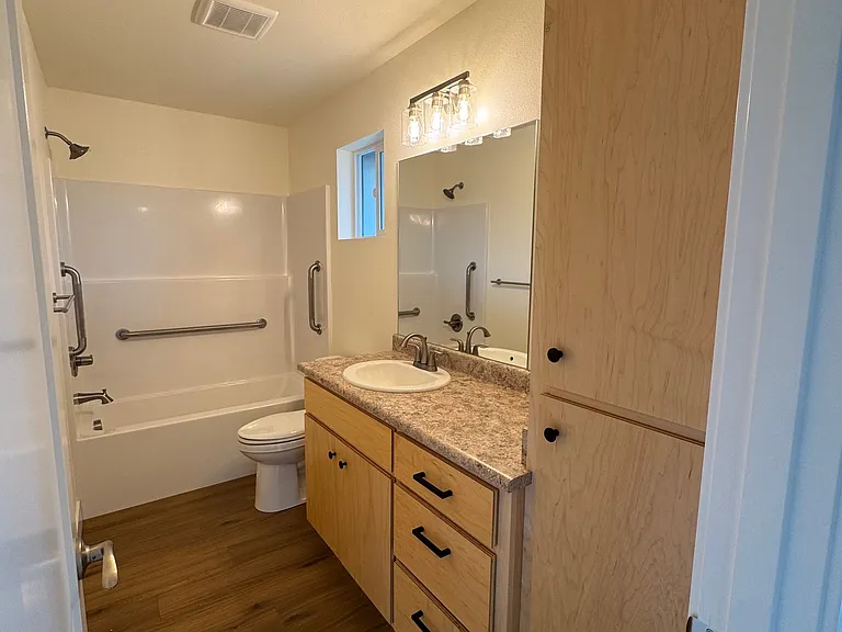 1654 NW Highland Ave — Photo 17