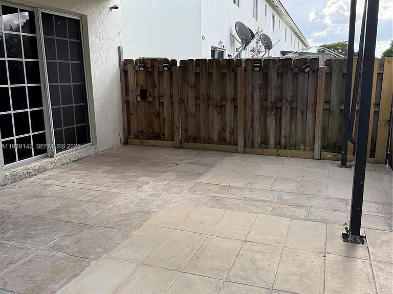 582 SW 2nd Pl — Photo 15