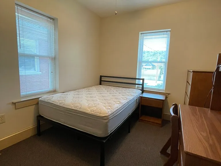 1140 Memorial Ave — Photo 21