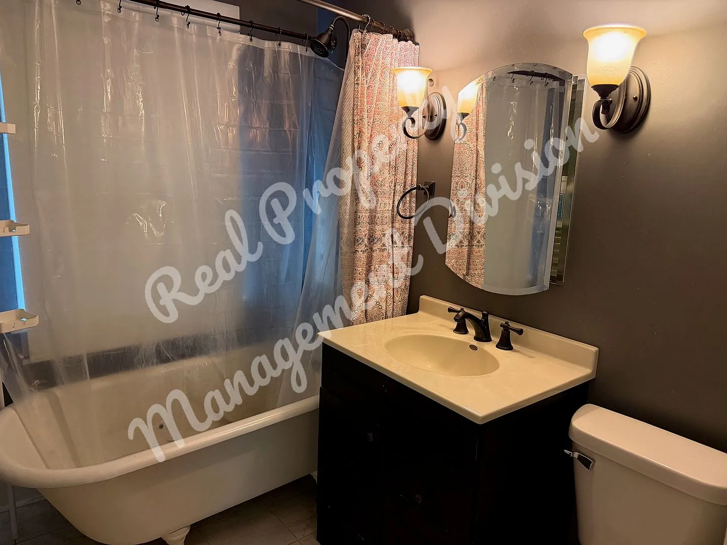 Light-Filled Upstairs 2-Bedroom with Large Living and Dining Rooms — Photo 4