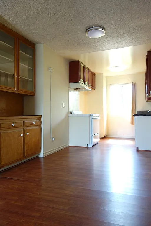 2 bed, 1100 sqft, $2,995 — Photo 2