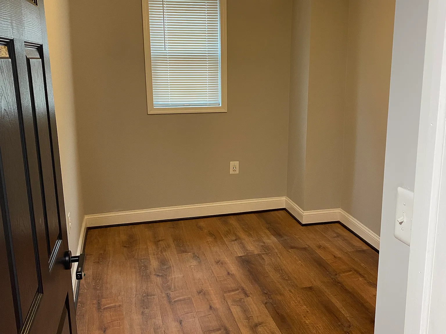 4 bed, 100 sqft, $700 — Photo 4