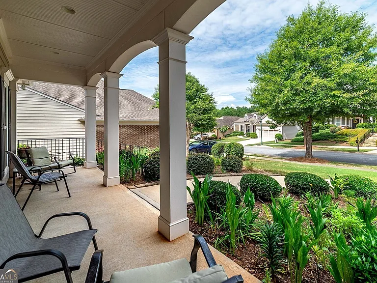 230 Begonia Ct — Photo 4
