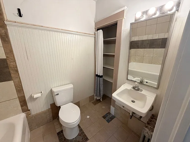 705 W Morgan St — Photo 17